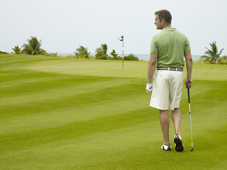 Enjoy a game of golf as a couple in Mexico