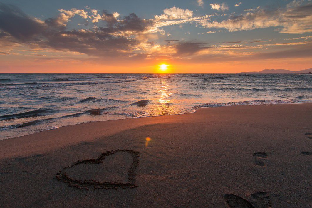Heart drawn in the sand to tell the other person you love them